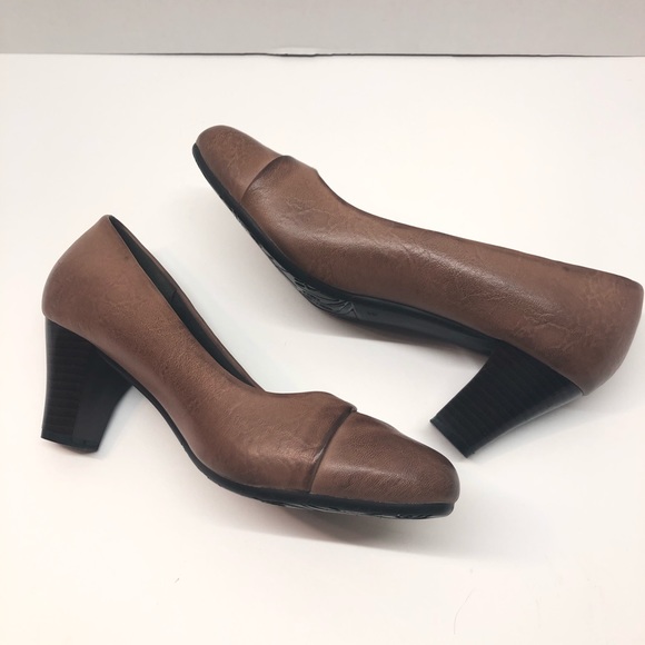 Rasolli brown 2 1-2” heels size 6 - Picture 5 of 7